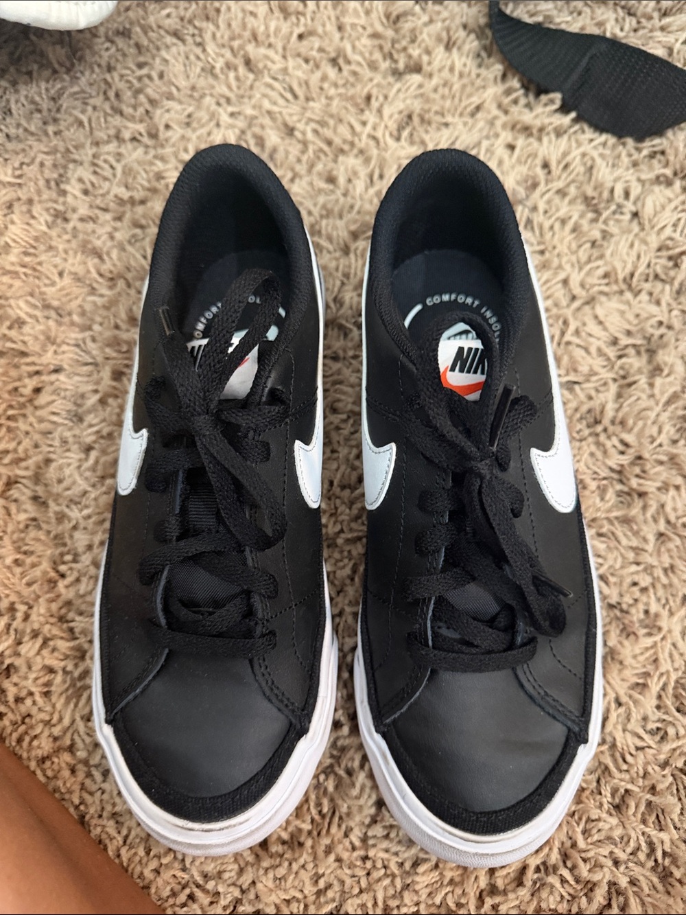 Nike women’s Black and White Low-Cut Sneakers with Swoosh size 6 worn only once